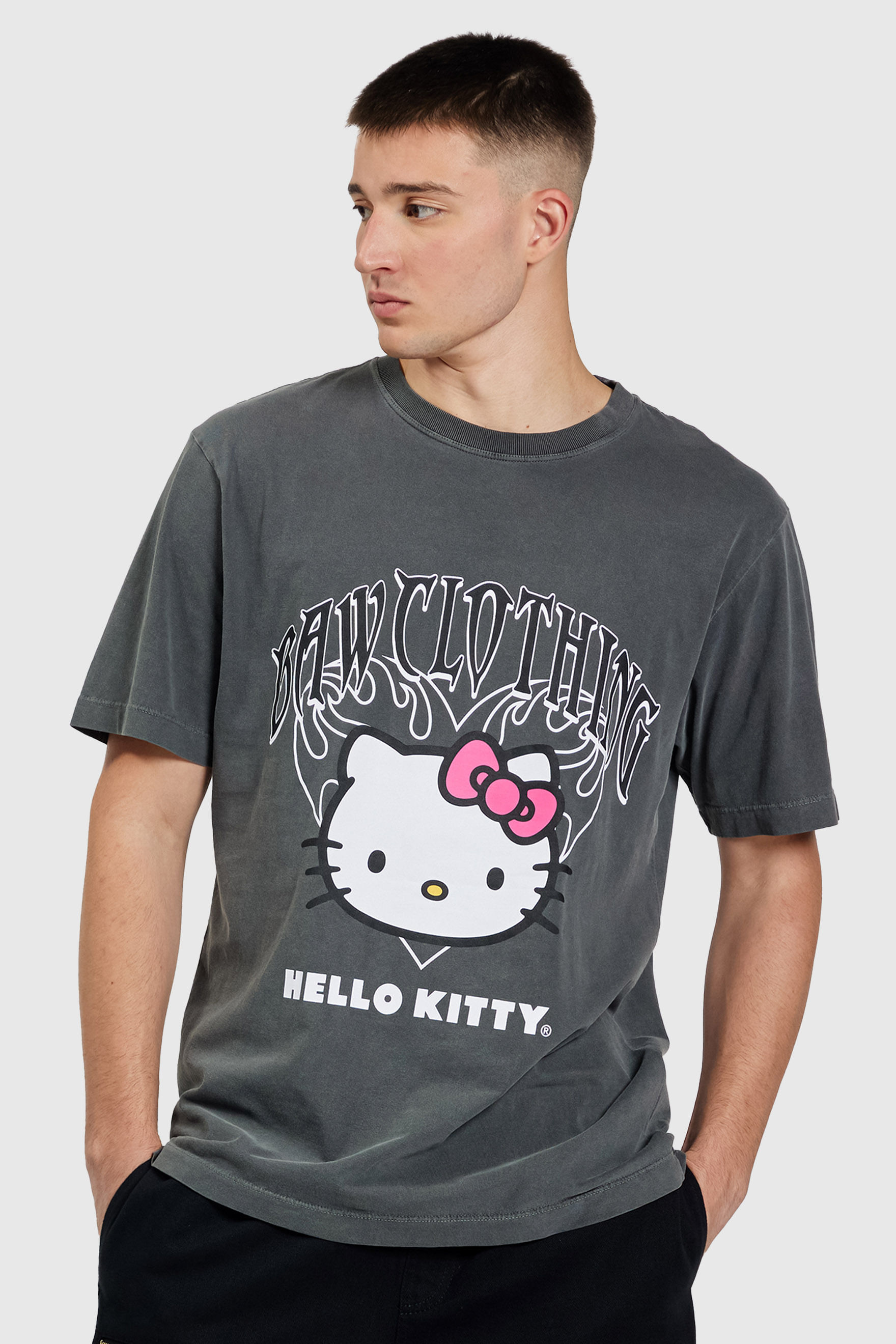 Camiseta Regular Heart Baw X Hello Kitty