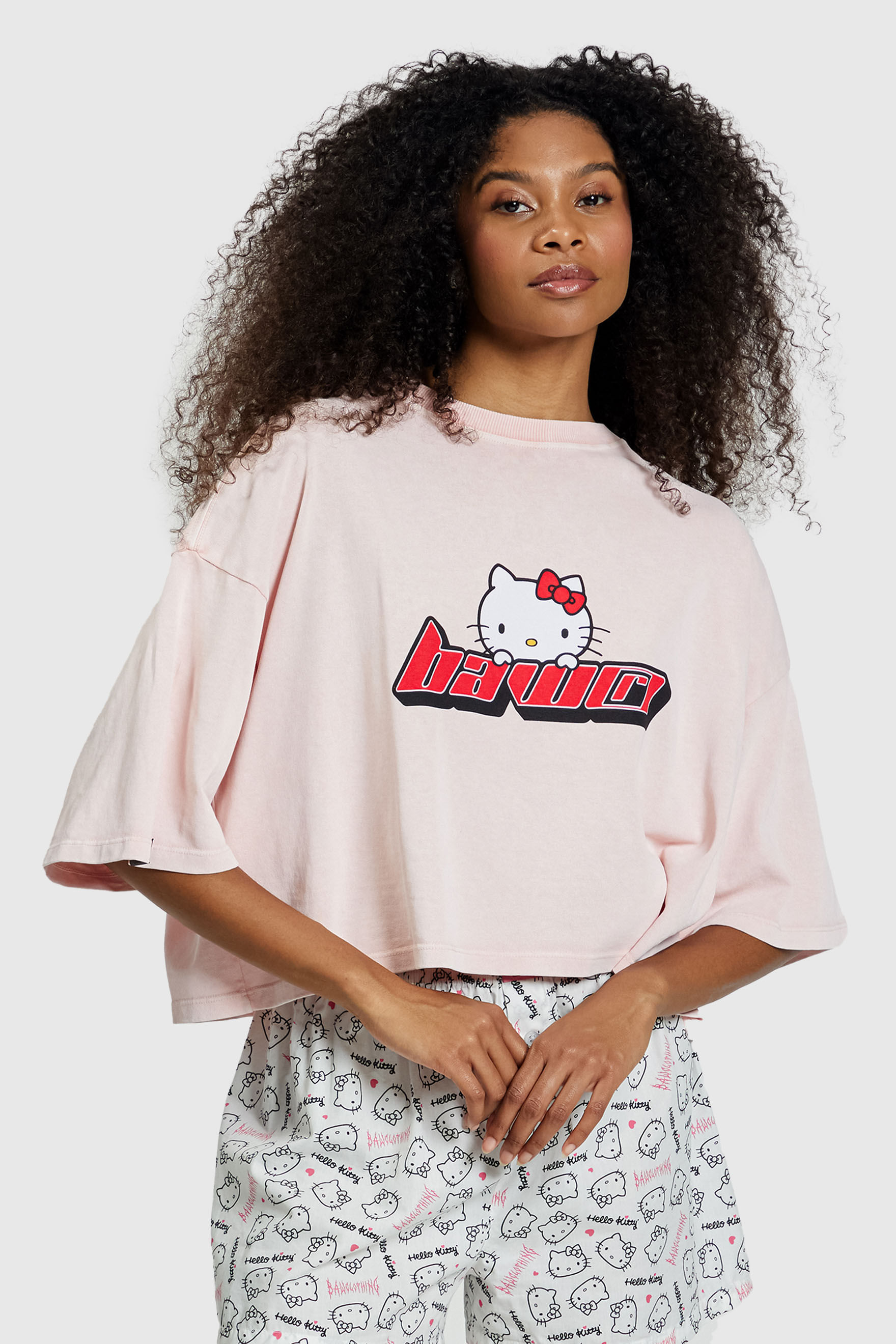 Camiseta Boxy New Over Baw X Hello Kitty